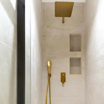Salle de bains dans l'établissement Bright and Cozy Duplex for 4 near Bastille