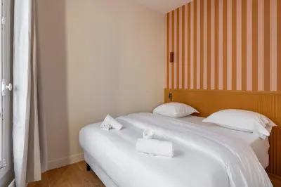 Un ou plusieurs lits dans un hébergement de l'établissement Elegant 1BDR Paris Getaway for 4 near Bastille