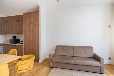 Coin salon dans l'établissement Elegant 1BDR Paris Getaway for 4 near Bastille