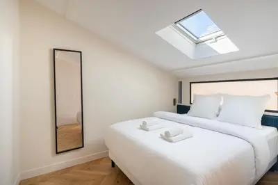 Un ou plusieurs lits dans un hébergement de l'établissement Stylish Duplex for 4 in Bastille Paris