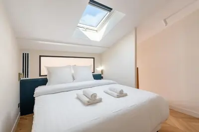 Un ou plusieurs lits dans un hébergement de l'établissement Stylish Duplex for 4 in Bastille Paris