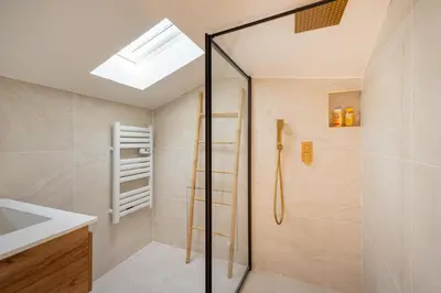 Salle de bains dans l'établissement Chic Duplex for 4 in Vibrant Bastille