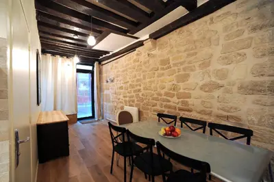 Coin salon dans l'établissement Unique loft apartment in Le Marais