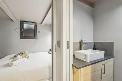 Un ou plusieurs lits dans un hébergement de l'établissement Lavie Maison - Basement Apt front Palais Royal