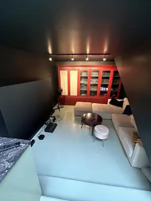 Plan de l'établissement Large architect-designed house with rooftop