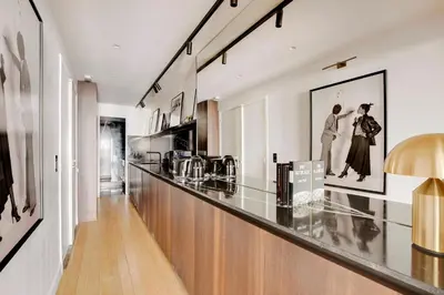 Cuisine ou kitchenette dans l'établissement Pick A Flat's Apartment in Montaigne - Avenue Montaigne