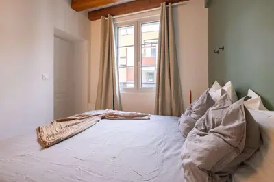 Un ou plusieurs lits dans un hébergement de l'établissement Elegant 1 BR - Palais Royal 2
