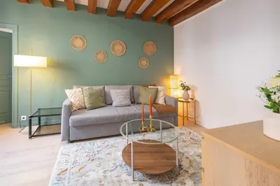 Coin salon dans l'établissement Elegant 1 BR - Palais Royal 2