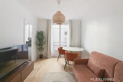 Télévision ou salle de divertissement dans l'établissement Charmant studio dans Paris 16