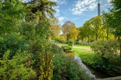 Jardin de l'établissement Charmant studio dans Paris 16
