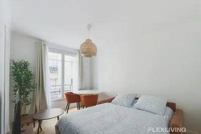 Un ou plusieurs lits dans un hébergement de l'établissement Charmant studio dans Paris 16