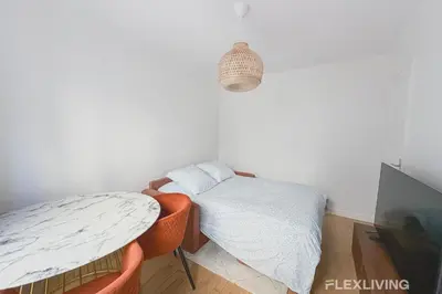 Un ou plusieurs lits dans un hébergement de l'établissement Charmant studio dans Paris 16
