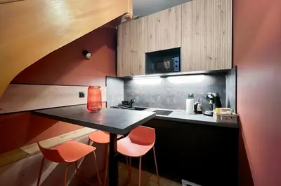 Cuisine ou kitchenette dans l'établissement Beautiful Souplex - 2P - Nation