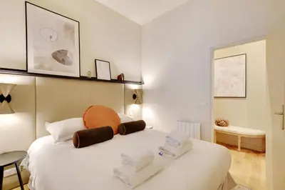 Un ou plusieurs lits dans un hébergement de l'établissement Serene apartment - 1BR 4P - Canal St-Martin