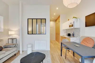 Cuisine ou kitchenette dans l'établissement Serene apartment - 1BR 4P - Canal St-Martin