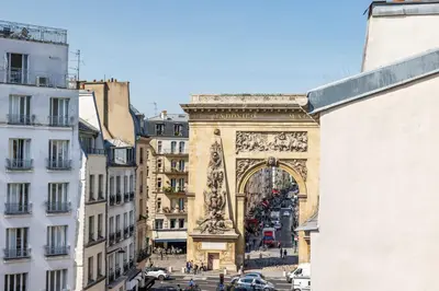 Vue générale sur Paris ou vue de la ville depuis l'appartement