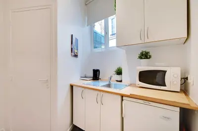 Cuisine ou kitchenette dans l'établissement Charming studio - 2P- Le Marais