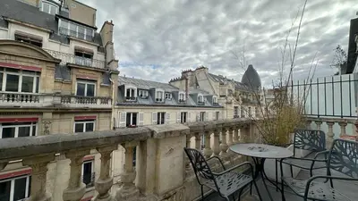 Balcon ou terrasse dans l'établissement Champs Elysees Luxury Flat
