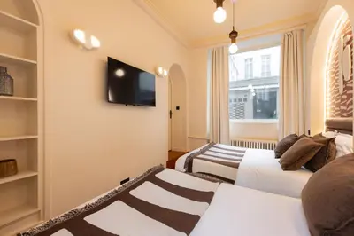 Télévision ou salle de divertissement dans l'établissement NoChichi Collections - Tuileries