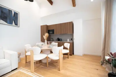 Cuisine ou kitchenette dans l'établissement Chic Parisian Loft in Bastille Area