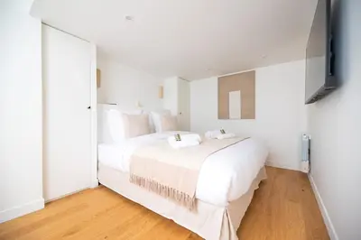 Un ou plusieurs lits dans un hébergement de l'établissement Chic Parisian Loft in Bastille Area