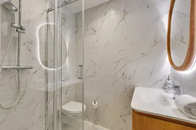 Salle de bains dans l'établissement BEAUFITUL APMT - AC -2BR-6P- NOTRE DAME