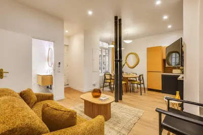 Cuisine ou kitchenette dans l'établissement BEAUFITUL APMT - AC -2BR-6P- NOTRE DAME
