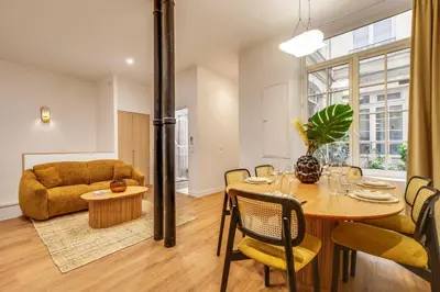 Coin salon dans l'établissement BEAUFITUL APMT - AC -2BR-6P- NOTRE DAME