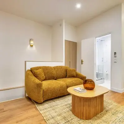 BEAUFITUL APMT - AC -2BR-6P- NOTRE DAME