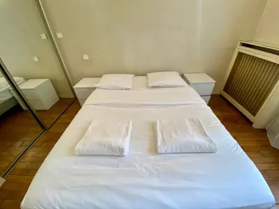 Un ou plusieurs lits dans un hébergement de l'établissement Brune - Appartement Paris 14e 4P