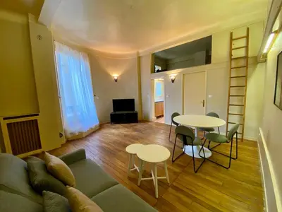 Coin salon dans l'établissement Brune - Appartement Paris 14e 4P