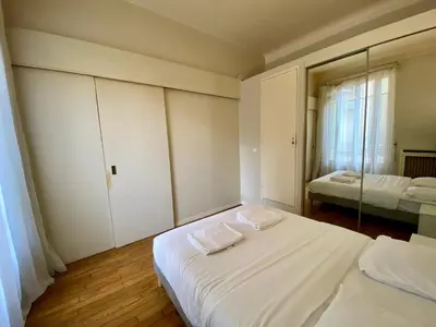 Un ou plusieurs lits dans un hébergement de l'établissement Brune - Appartement Paris 14e 4P