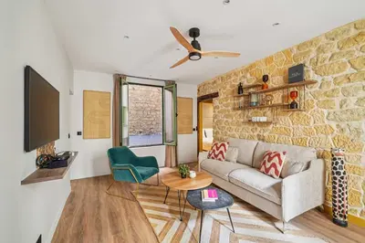 Télévision ou salle de divertissement dans l'établissement Superb appartment 2BDR 6P - Haut-Marais