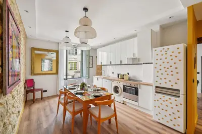 Cuisine ou kitchenette dans l'établissement Superb appartment 2BDR 6P - Haut-Marais