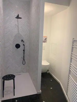 Salle de bains dans l'établissement Maison avec terrasse