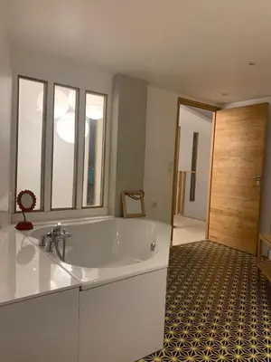 Salle de bains dans l'établissement Maison avec terrasse