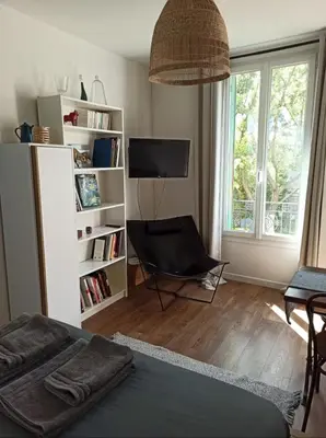 Télévision ou salle de divertissement dans l'établissement Secret Garden Studio - Near Paris