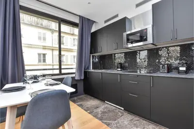 Cuisine ou kitchenette dans l'établissement Chic apartment - 1BR 4P - near the Palais Garnier