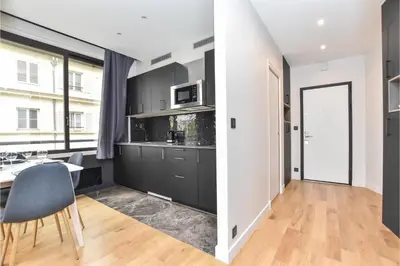 Cuisine ou kitchenette dans l'établissement Chic apartment - 1BR 4P - near the Palais Garnier