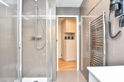 Salle de bains dans l'établissement Bright apartment - 1BR 4P - Opéra Garnier