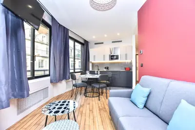 Cuisine ou kitchenette dans l'établissement Bright apartment - 1BR 4P - Opéra Garnier