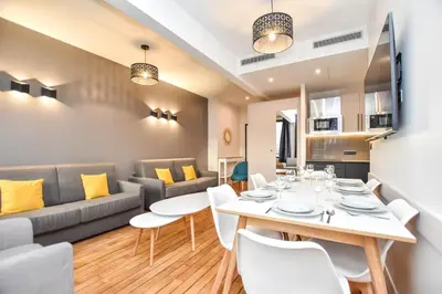 Coin salon dans l'établissement Authentic apartment - 2BR 8P - Palais Garnier