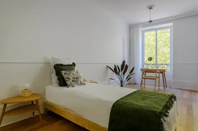 Un ou plusieurs lits dans un hébergement de l'établissement Paris Center Colisée residence