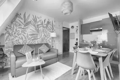 Coin salon dans l'établissement 24 Madrid - Appartement Saint-Lazare 6P