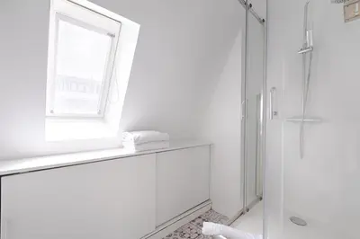 Salle de bains dans l'établissement 24 Madrid - Appartement Saint-Lazare 6P