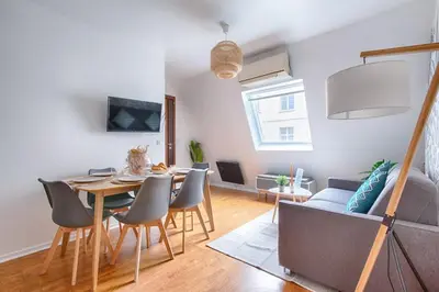 Télévision ou salle de divertissement dans l'établissement 24 Madrid - Appartement Saint-Lazare 6P