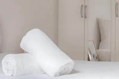 Un ou plusieurs lits dans un hébergement de l'établissement 24 Madrid - Appartement Saint-Lazare 6P