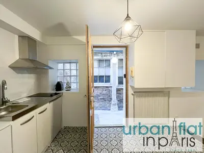 Cuisine ou kitchenette dans l'établissement UrbanFlat 195 - Cosy Triplex in center of Paris