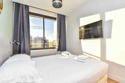 Un ou plusieurs lits dans un hébergement de l'établissement Stunning apartment - 1BR 4P - Opéra Garnier