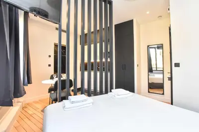 Un ou plusieurs lits dans un hébergement de l'établissement Chic studio w jacuzzi - 2P - near Palais Garnier